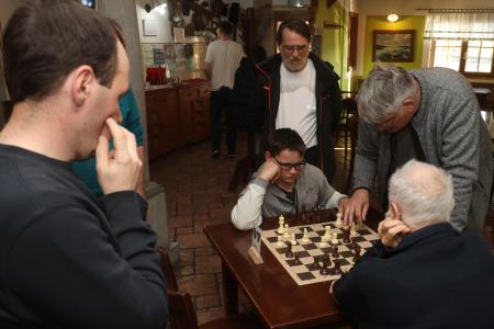 ŠAHOVSKI TURNIR NA RAKEKU 02 FOTO LJUBO VUKELIČ
